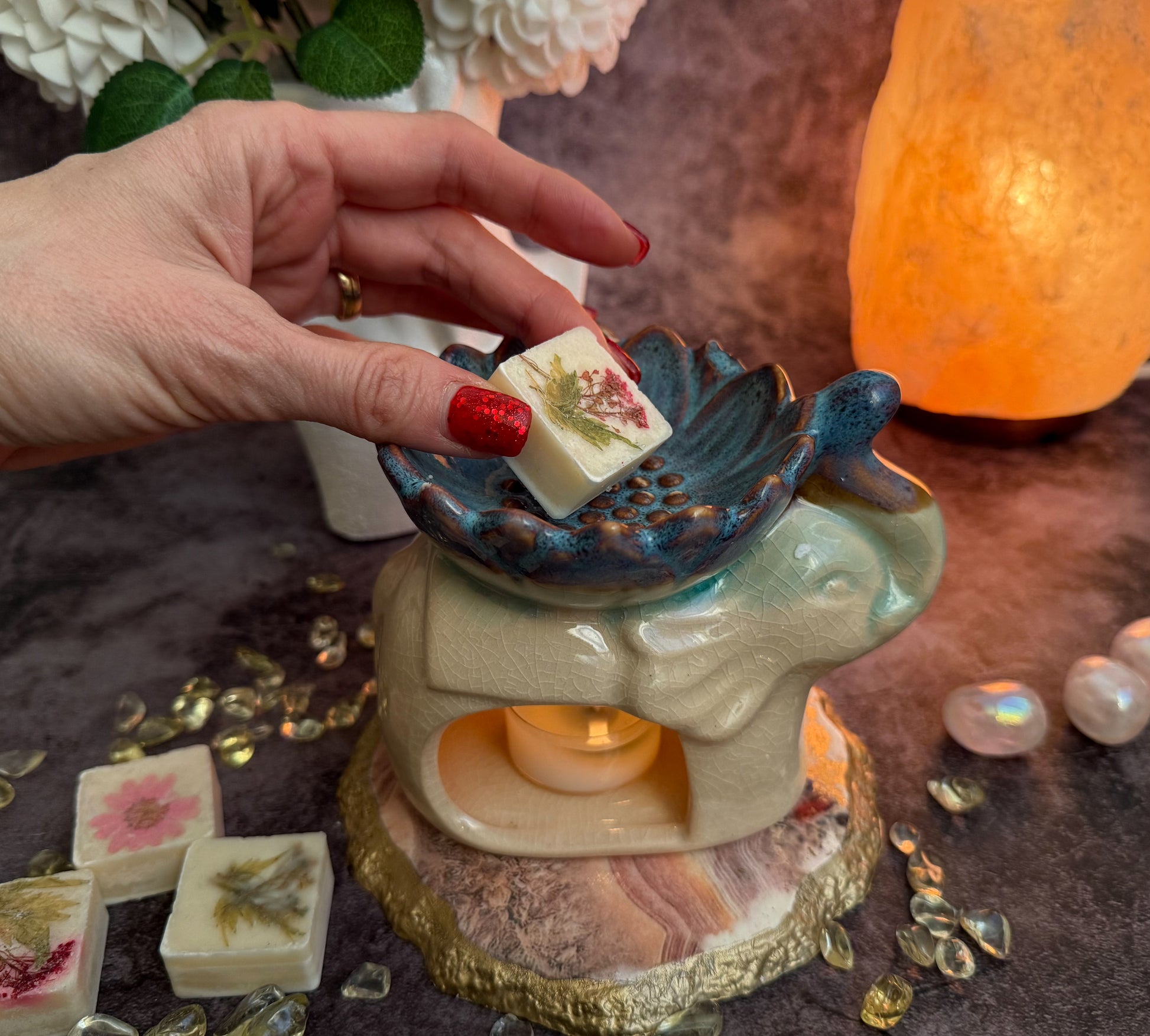 Duftlampe Elefant mit Blüte aus Keramik Farbe Beige Natur