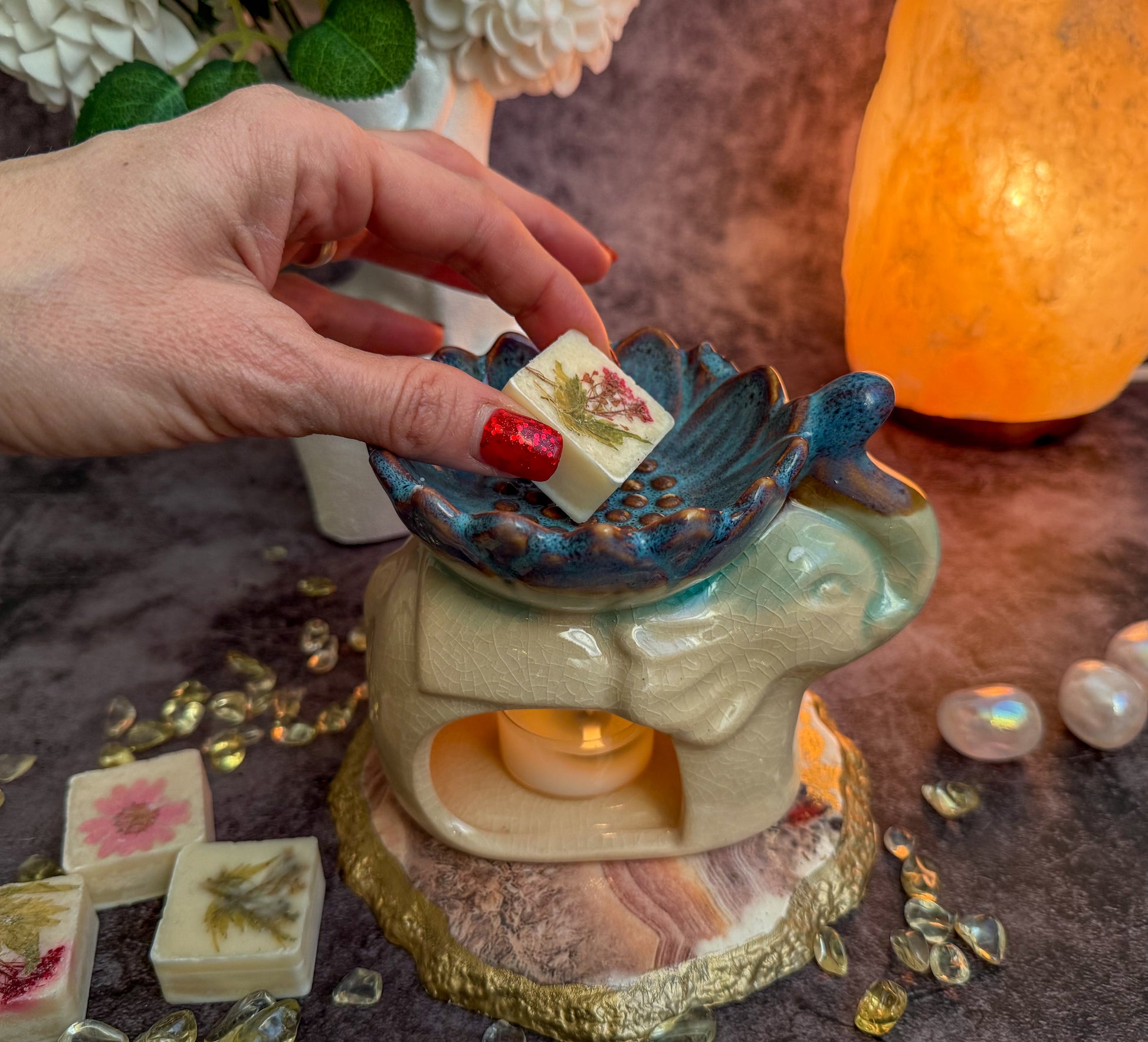 Duftlampe Elefant mit Blüte aus Keramik Farbe Beige Natur