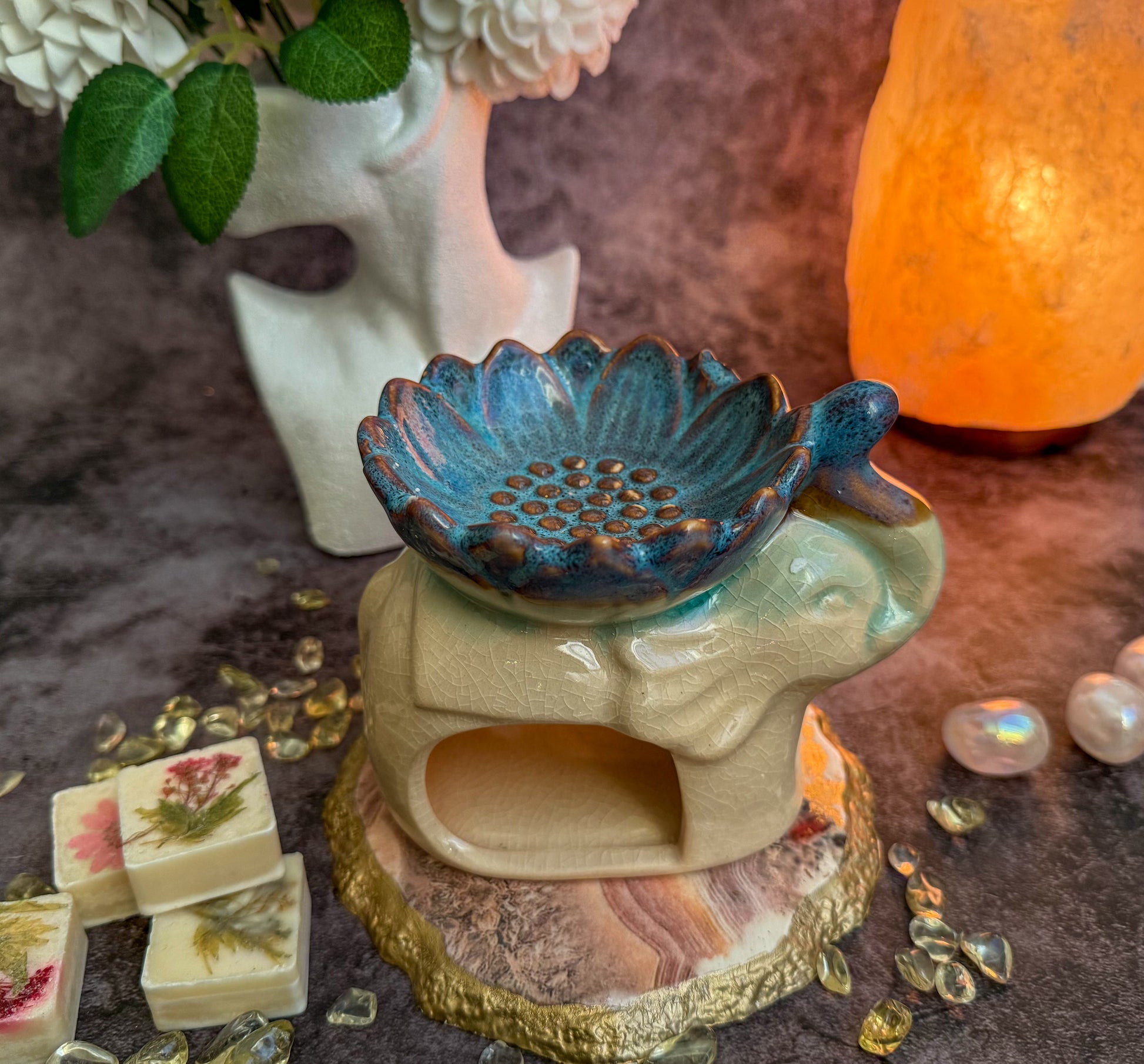 Duftlampe Elefant mit Blüte aus Keramik Farbe Beige Natur